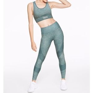 VS Pink Seamless best butt ankle tights leggings L